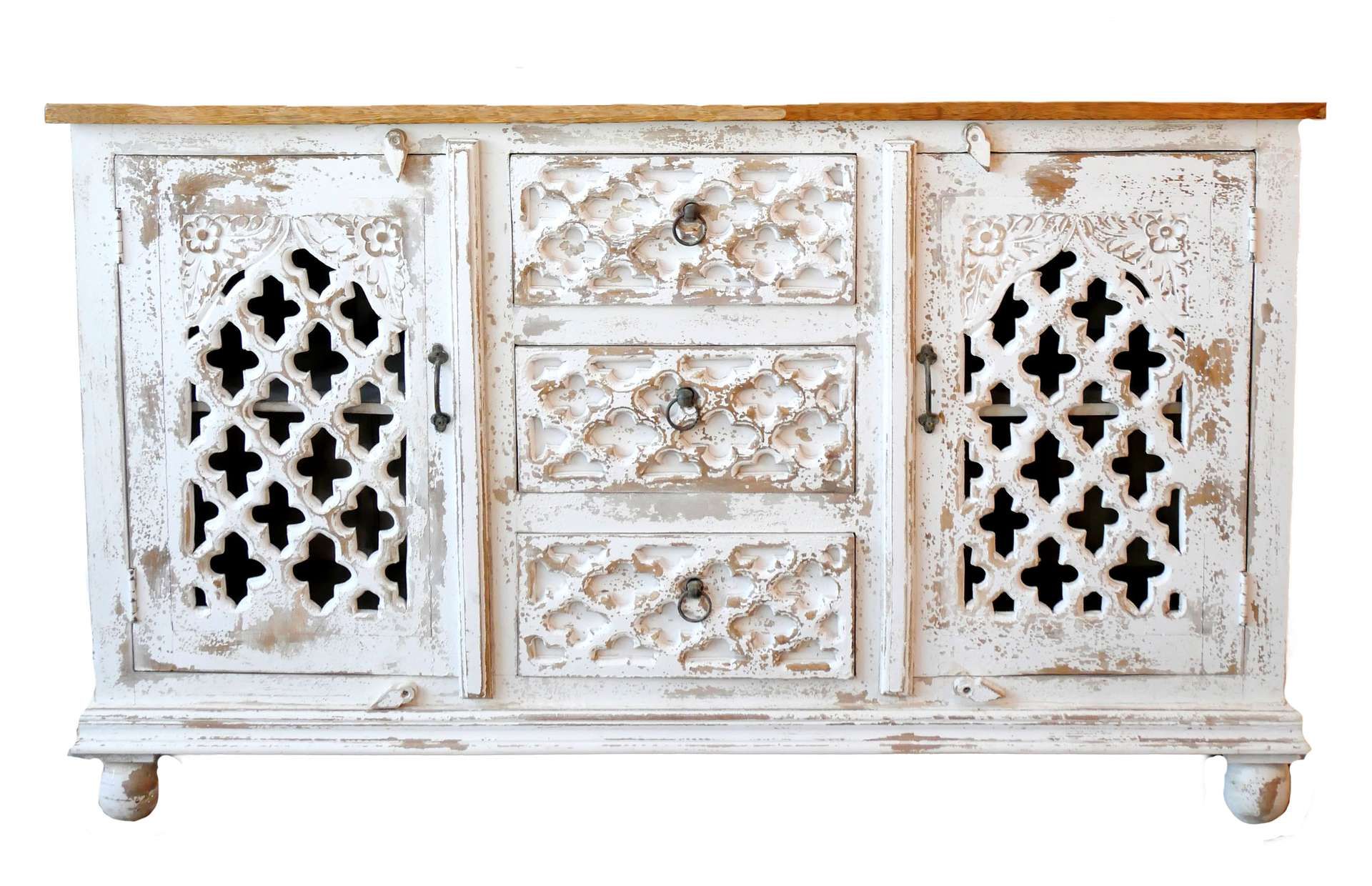 Dressoir Deepit heeft een oosterse stijl en zal een blikvanger zijn in je woonkamer, je slaapkamer of je badkamer. Met 4 vakken en 3 lades biedt hij veel opbergruimte. Door zijn indeling ook ideaal als badmeubel voor 2 wastafels in je badkamer. De hele voorkant is uitbundig versierd met handgemaakte oosterse ornamenten.
Dit handgemaakte product is uniek in zijn soort.
**Mangohout**
De unieke Deepit is gemaakt van massief Mango hout. Mango hout is duurzamer dan veel andere houtsoorten en de tex Oriental Fashion, Oriental Style, Street Curb, Solid Mango Wood, Vanity Units, Unique Colors, Wood Grain, Color Patterns, Storage Spaces
