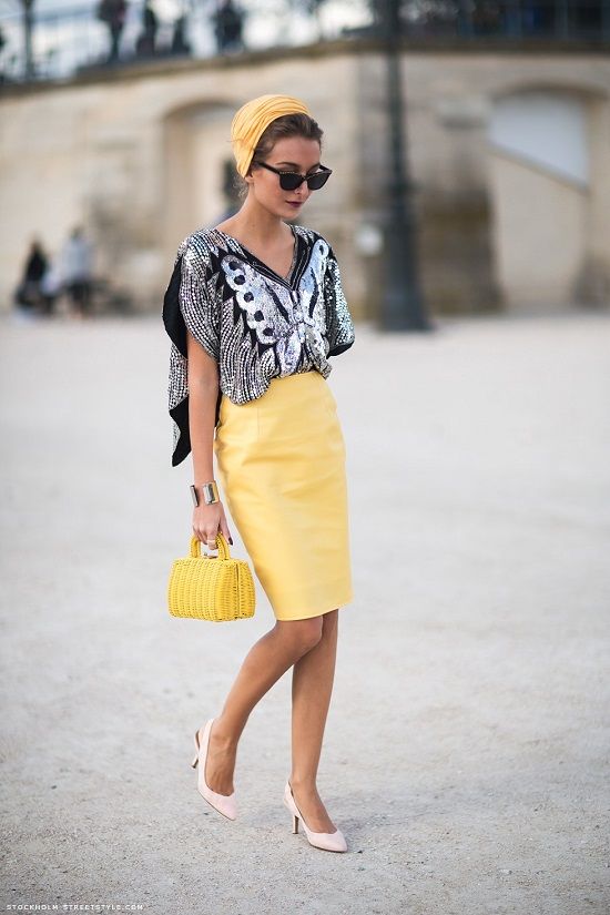 tocados Mode Outfits, Stylish Outfits, Stylish Clothes, Yellow Pencil Skirt, Pencil Skirts, Yellow Skirt, Stockholm Street Style, Outfit Trends, Mellow Yellow