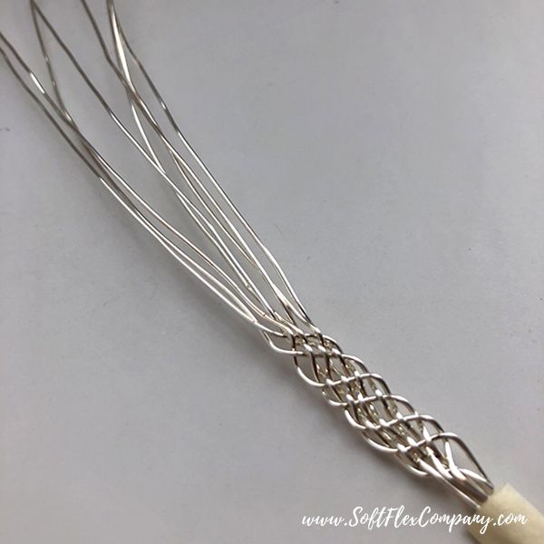 In this video, James shows how to use a square Kumihimo plate with 22 gauge Soft Flex Craft Wire to create a flat wire weave that can be turned into a fun ring. He loves Craft Wire, but had not used it with a Kumihimo plate before. It took some work, but I think he really nailed this design. Personally, I would suggest getting plenty of wire before trying this design as the first attempt may not be perfect. Wire Jewelery, Wire Jewelry Designs, Handmade Wire Jewelry, Wire Work Jewelry, Wire Wrapped Jewelry, Jewelry Crafts, Beaded Jewelry, Wrapped Pendant, Jewellery Box