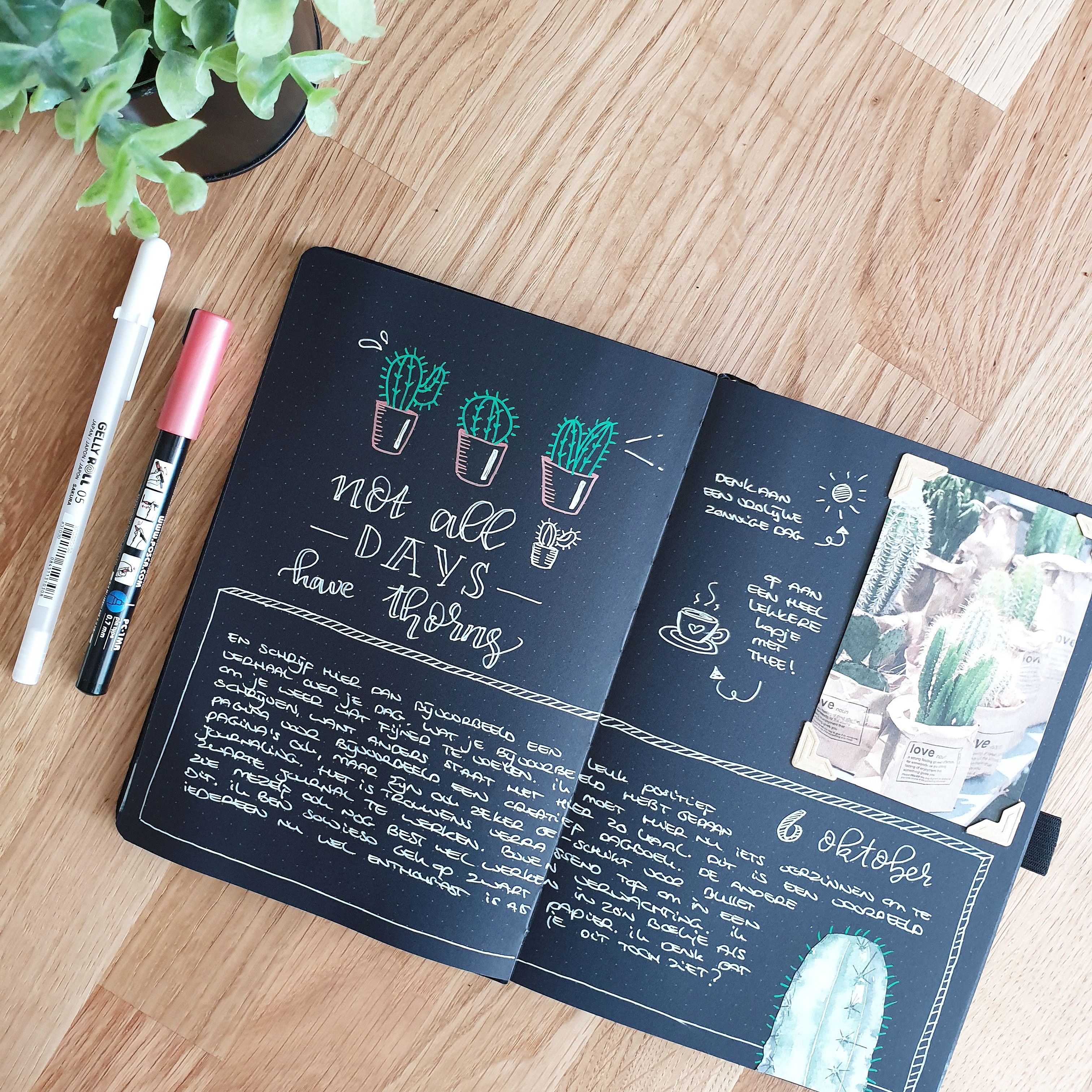 Mijn black journal bestaat uit - je raadt het al - zwart papier met stipjes. Op zwarte pagina's kan je prachtige dingen maken met gelpennen in wit, metallic en neonkleuren. Het 140 grams ultradikke papier is door en door zwart, waardoor je geen doordruk hebt. Happiness Journal, Happy Journal, Black Bullet, Modem, Bujo, Mixed Media, Planner, Book Cover, Instagram