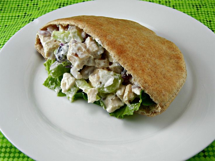 Clean Eating Chicken Salad - red seedless grapes, onions, and Greek yogurt make this so yummy and healthy! #CleanEating Skinny Recipes, Ww Recipes, Clean Eating Recipes, Chicken Recipes, Cooking Recipes, Recipe Chicken, Lunch Recipes, Salad Recipes, Salads