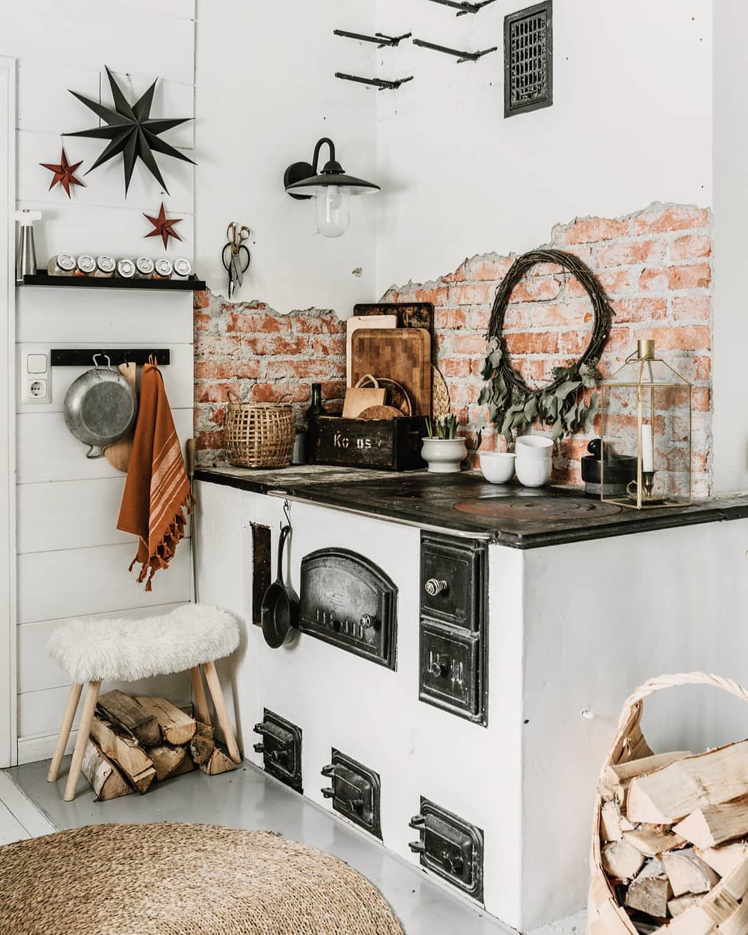 Interior | Lifestyle | Photos on Instagram: “Welcome 2019😍 We've been outdoors with the kids today and it's been snowing all day long again! Such a great 1st of January ❤️ Tomorrow…” Scandi Home, Scandinavian Home, Antique Shops, Or Antique, Ikea Decor, Hippie Home Decor, Sweet Smell, Artificial Christmas Tree, Farmhouse Design