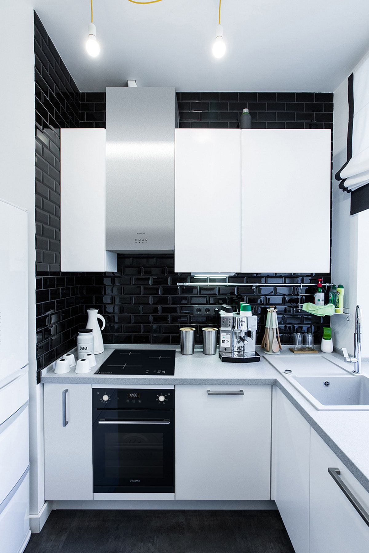 Great Idea 12 Comfortable Small Kitchen Designs That Make Cooking More Efficient Design Modern Kitchens Small Modern Kitchens Kitchen