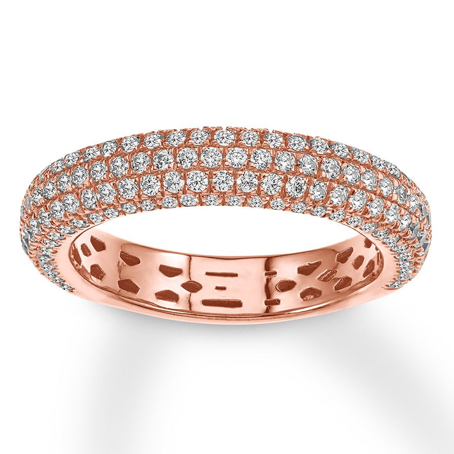 Sparkling from every angle, this anniversary band for her features pavé