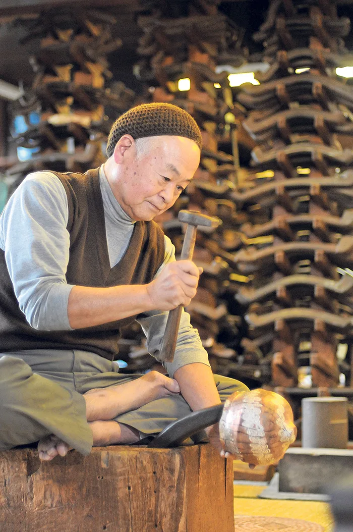 Japanese metalworkers infuse kettles with craft