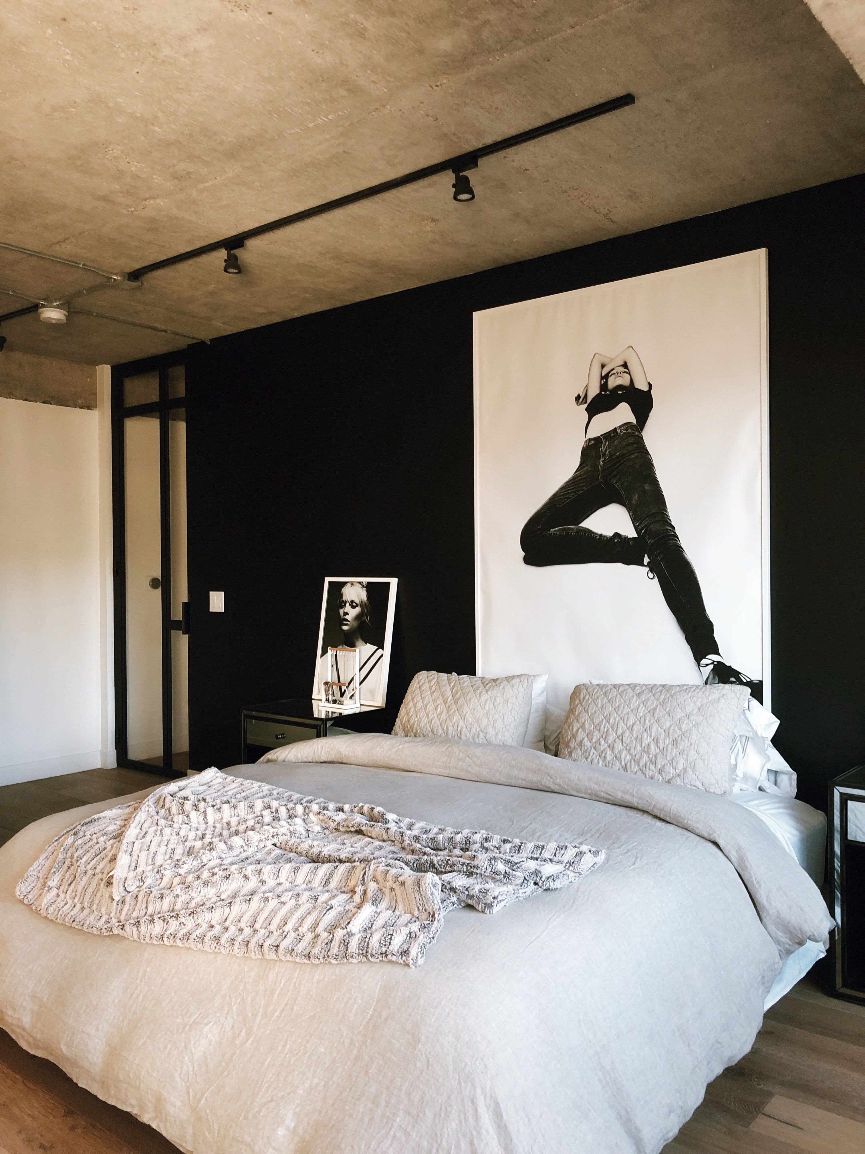 See More Of Elisa Baran Llc S Project 1103 On 1stdibs Industrial Bedroom Design Design Black And White Decor