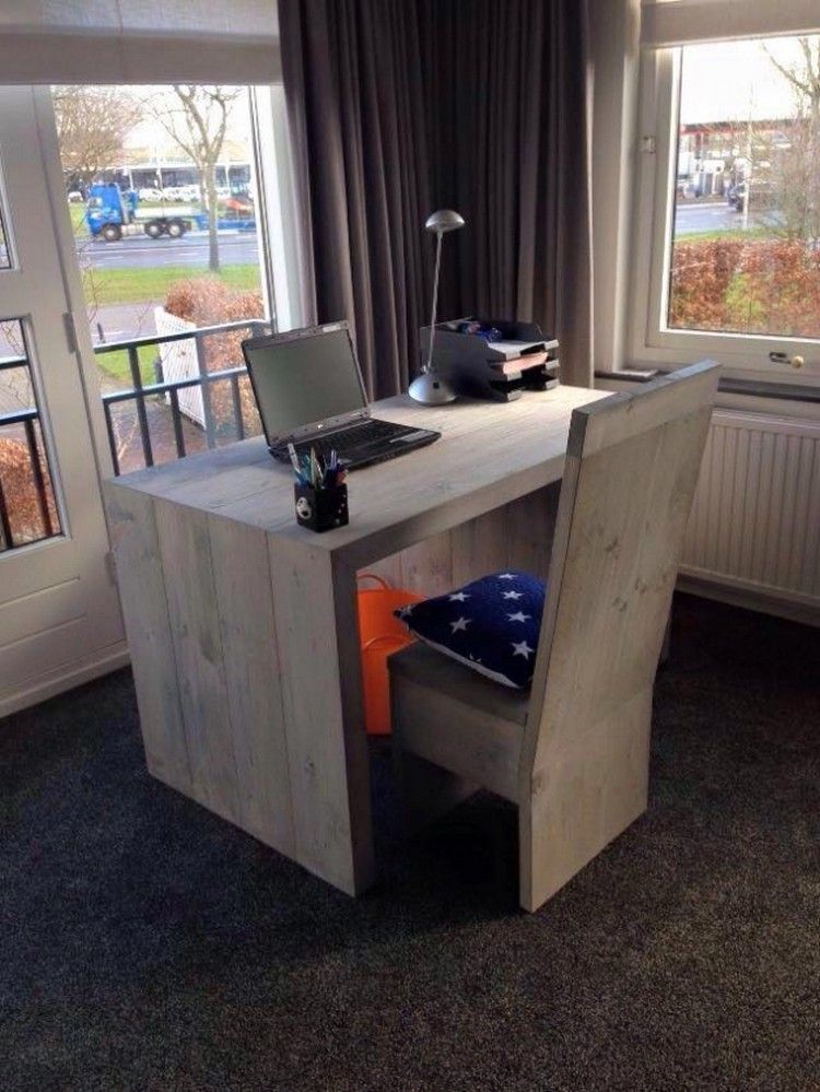 Pallet Made Computer Table Pallet Furniture, Furniture Projects, Furniture Making, Home Projects, Wooden Pallet Projects, Pallet Diy, Pallet Wood, Pallet Ideas, Computer Table Price