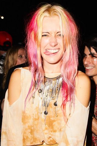 chloe n rgaard versace coral cabello peinados chloe n rgaard versace coral cabello peinados