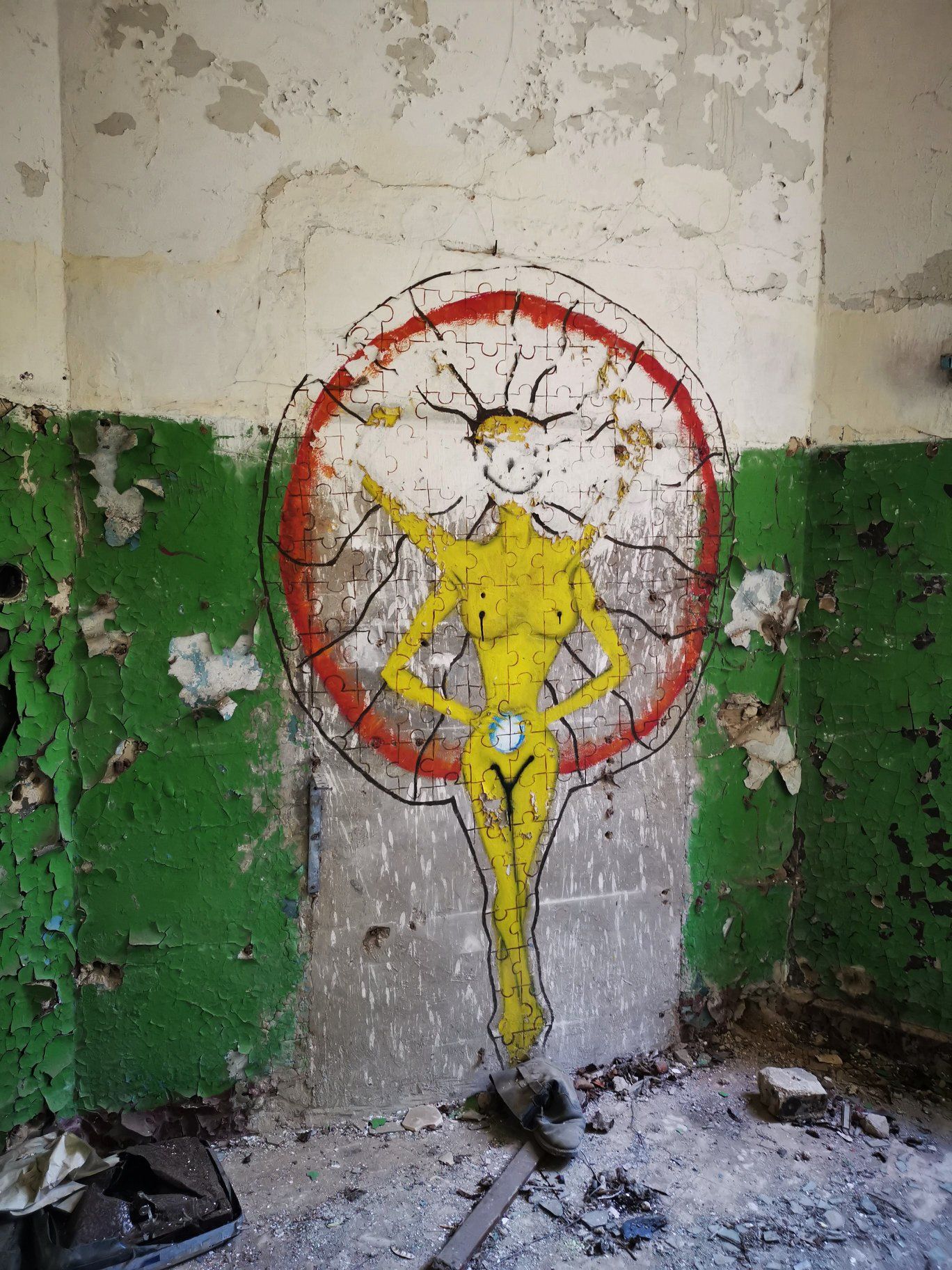 During the early 1900's the center were a rehabilitation center for people with neuropsychiatric illness. We were told the following by locals: As part of brain research, several experiments were done on children. They were subjected to a series of experiments to see how the brain would develope according to the challenges the children were exposed to.. #urbex #urbanexploration #abandoned #decay #abandonedplaces #urbexphotography Abandoned Ohio, Abandoned Factory, Abandoned Asylums, Abandoned Hospital, Abandoned Buildings, Abandoned Houses, Abandoned Places, Haunted Places, Places In Europe