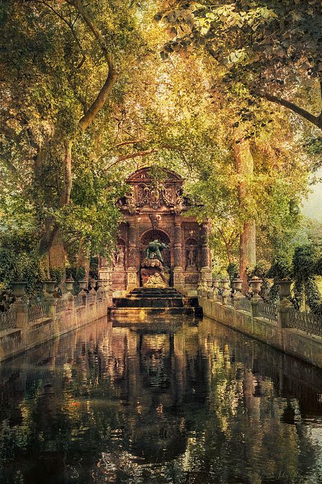 Fontaine de Medicis by John Rivera Fontaine de Medicis by John Rivera