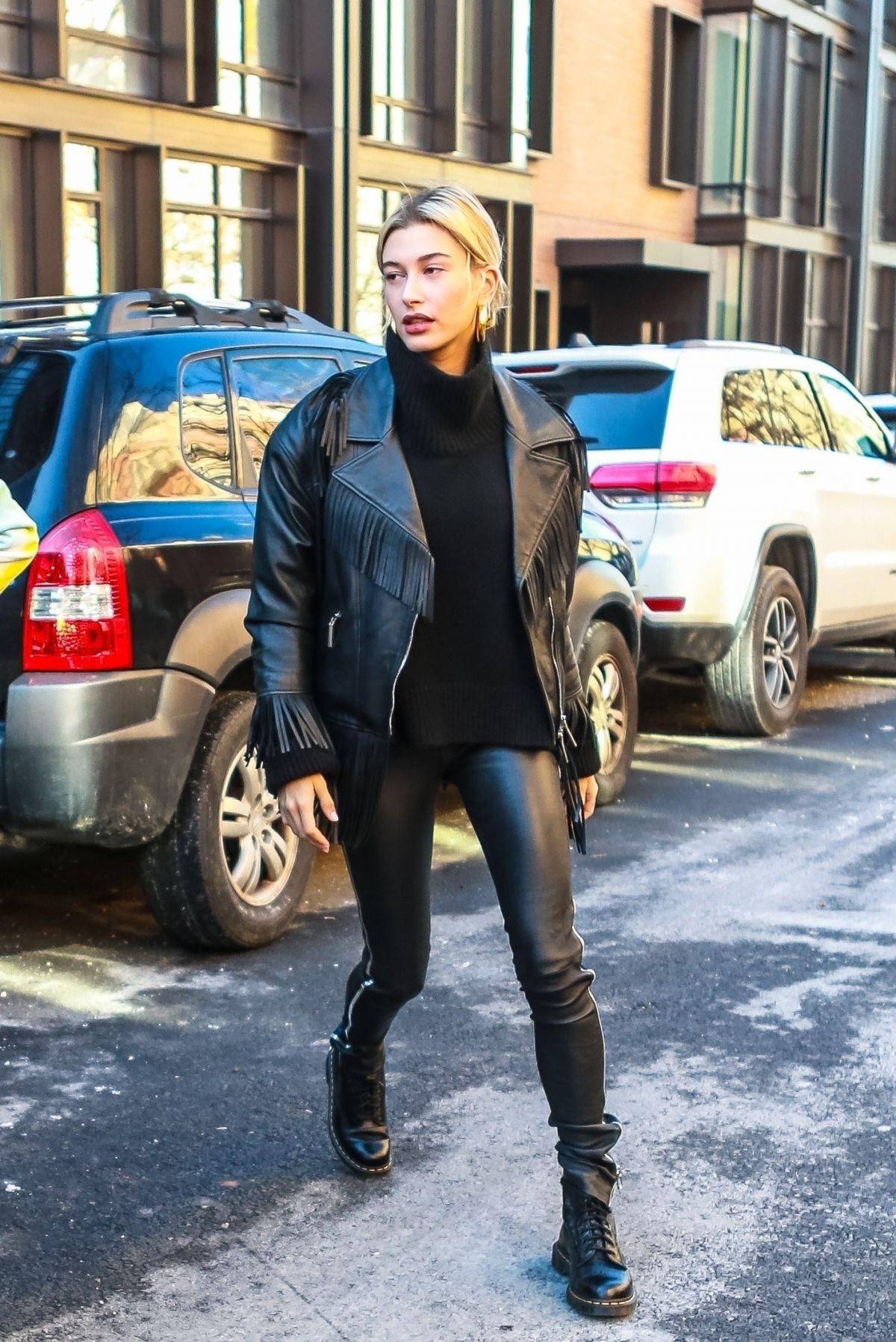 Hailey Bieber Out in New York 02/28/2019. celebrity fashion celebrityfashion celebritystyle