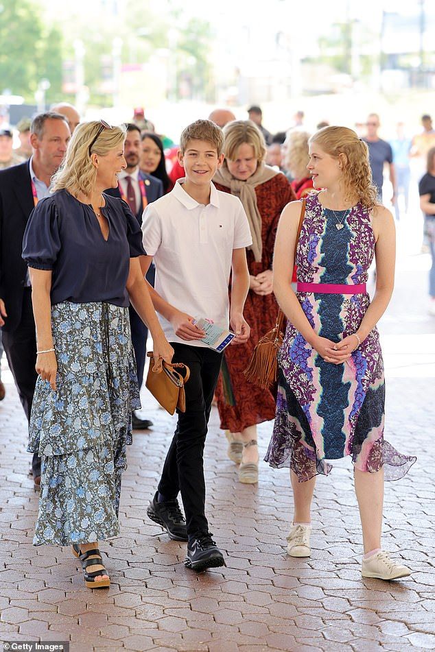Prince Edward and Sophie Wessex beamed as they arrived for a family day out in the sunshin... Lady Louise Windsor, House Of Windsor, Duke And Duchess, Duchess Of Cambridge, Viscount Severn, Royal Uk, James Alexander, Commonwealth Games, Casa Real