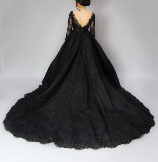 Sexy V-Ausschnitt Perlen Spitze schwarz Brautkleider lange Ärmel Sexy V-Ausschnitt Perlen Spitze schwarz Brautkleider lange Ärmel