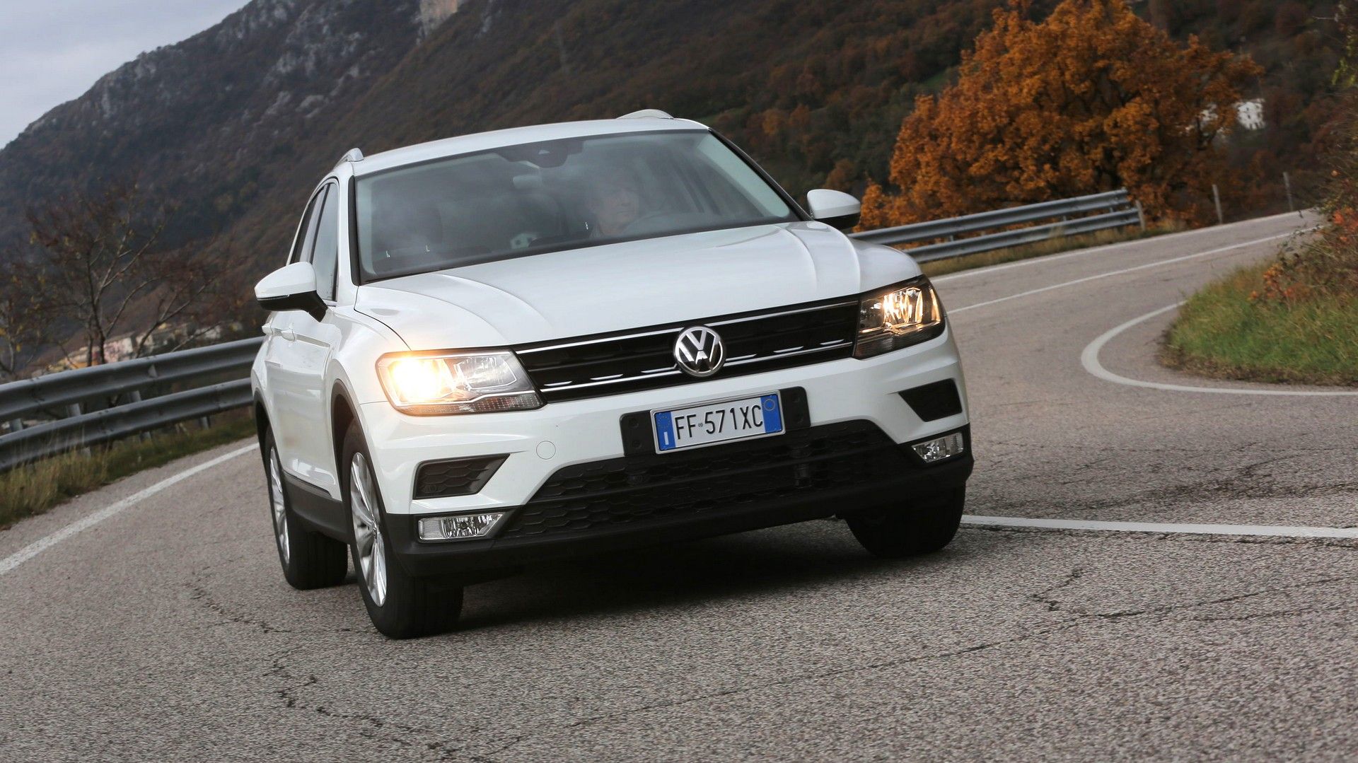 Prova Volkswagen Tiguan 1 6 Tdi Al Volante Della B Suv Tedesca Suv Auto