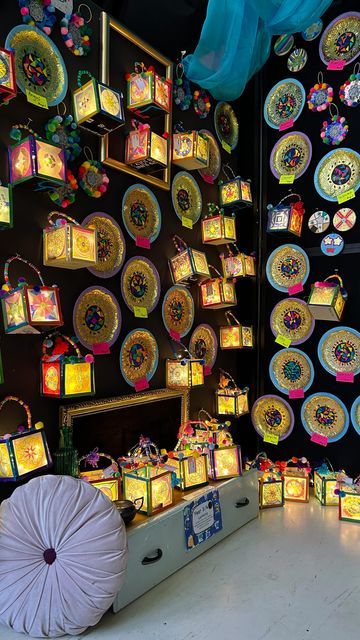 Spotswood PS Art•Cindy Asp on Instagram: "Year 3/4 lanterns went home last week, but before I sent them off I couldn’t resist another quick video with all the lights on. It looked really beautiful in the evening. This project was almost a full Term, with students in and out of school unwell it was a difficult task getting them completed. So glad we pushed to get them done. Thanking their classroom teachers for being so accommodating with this one. . . . #artforkids #contemporaryart #lantern #re