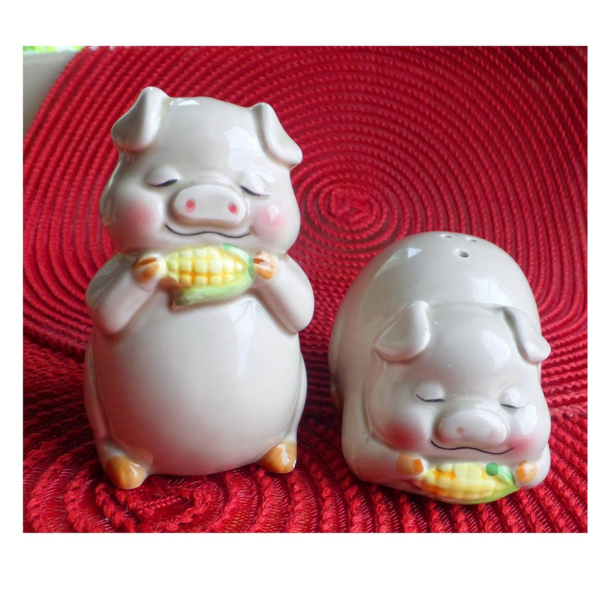 Pig Salt And Pepper Shakers Vintage Cute By Cutefluffcollection Pepper Pig Small Pigs Shakers