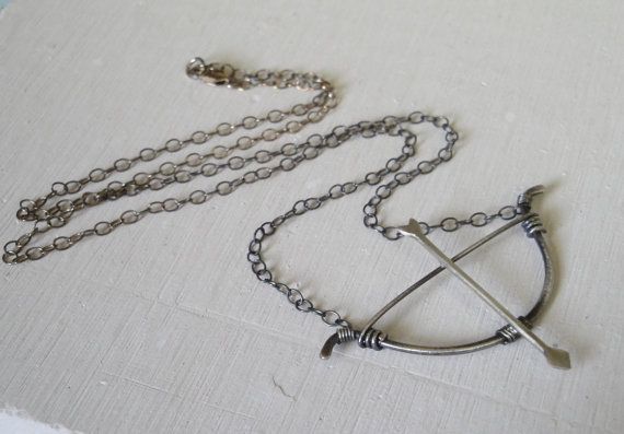 elven 1.5cm archery Silver coloured bow and arrow pendant
