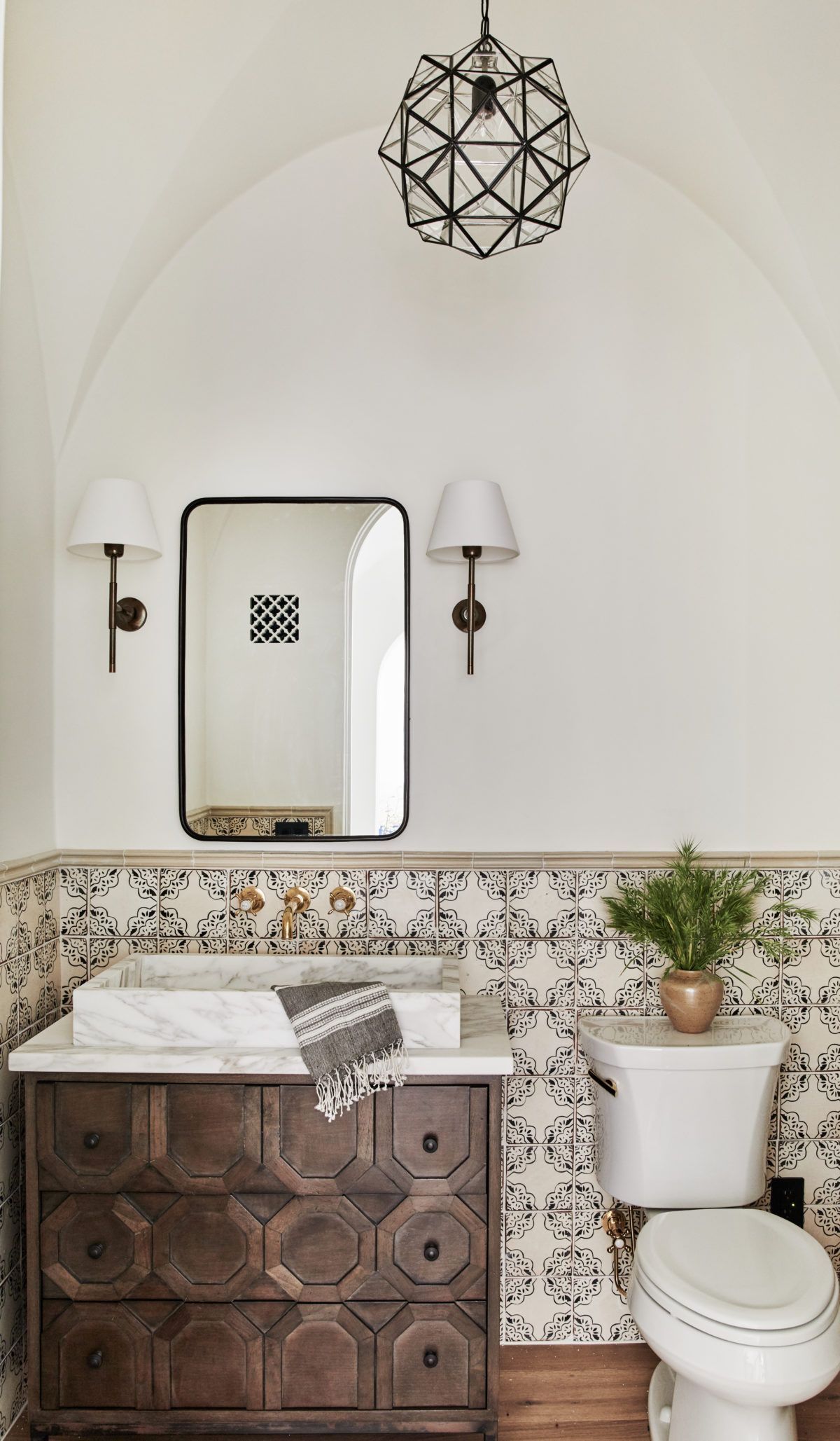 Old World Mediterranean Italian Spanish Tuscan Design Decor Master Bath In 2020 Tuscan Bathroom Spanish Style Bathrooms Mediterranean Decor