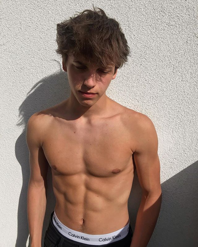 Hübscher Junge 16 Hübscher Junge 16