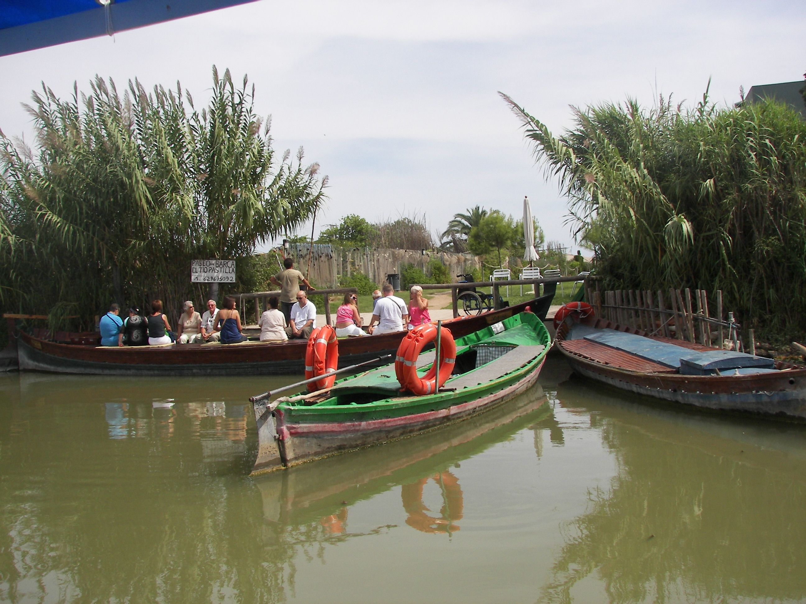 Las Barquitas Llegan De Su Paseo Por La Albufera Mirror Image Valencia Image