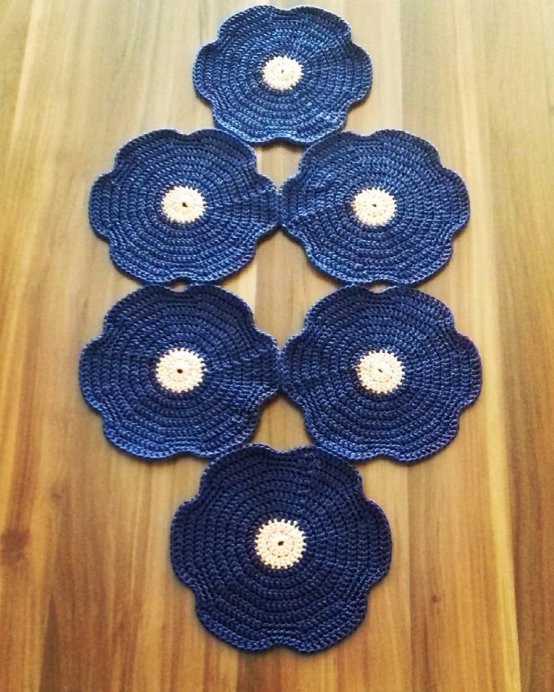 29 Begenme 0 Yorum Instagram Da Emine Uzunmehmet Emoshobydunyasi Orta Sehpa Veya Runner Olarak Kullanilabilir Crochet Necklace Crochet Earrings Crochet