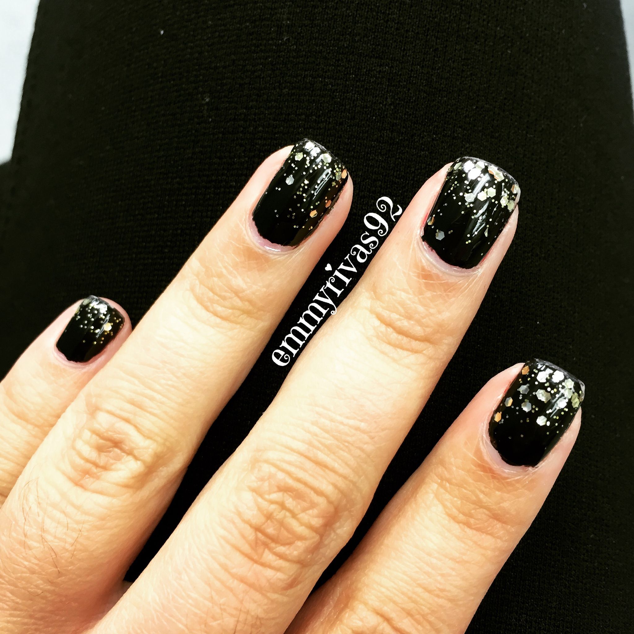 Black gradient gold glitter nails | Gold glitter nails, Glitter nails