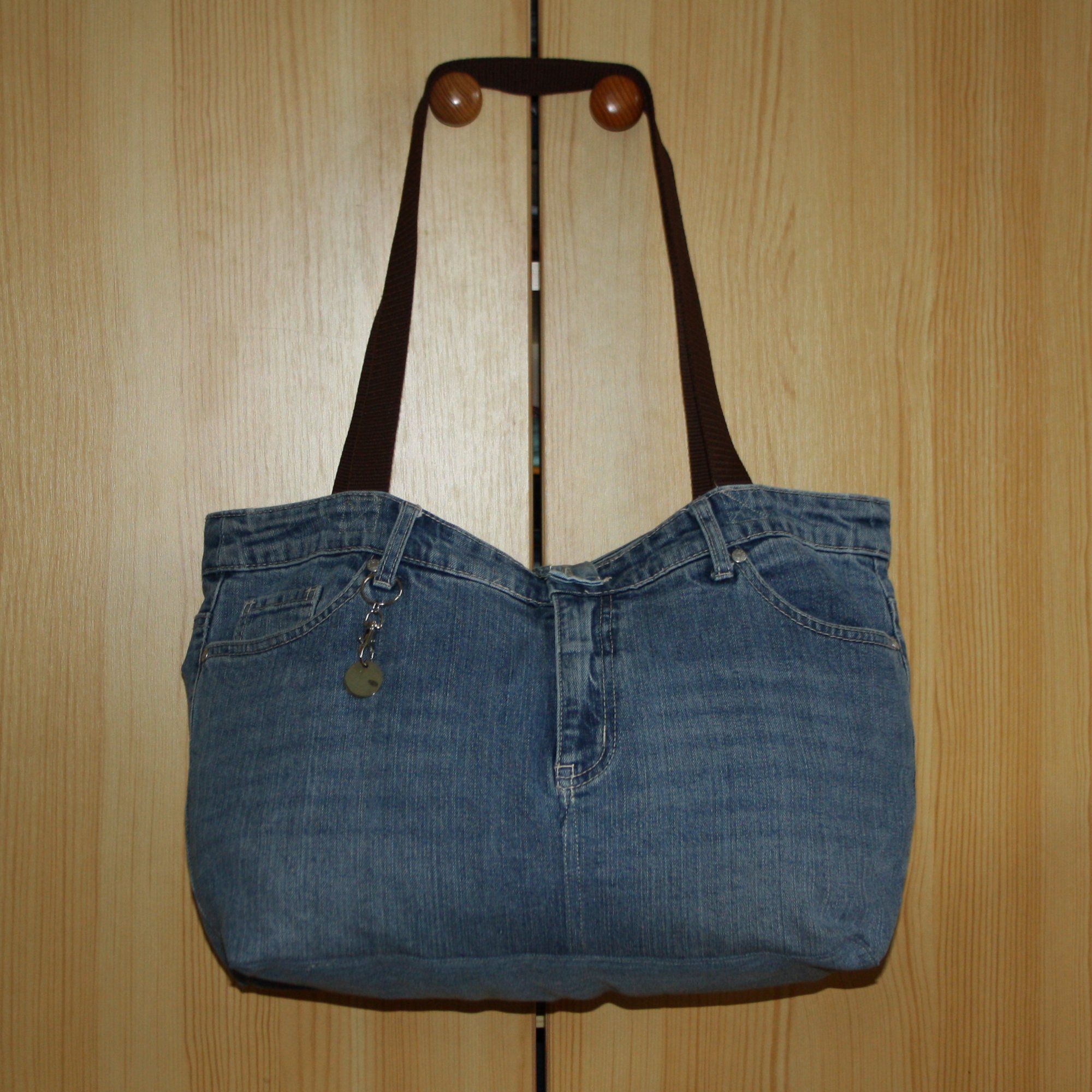 Upcyclingprojekt Einkaufstasche aus alten Jeans Alte jeans tasche nähen, Handtasche jeans Upcyclingprojekt Einkaufstasche aus alten Jeans Alte jeans tasche nähen, Handtasche jeans
