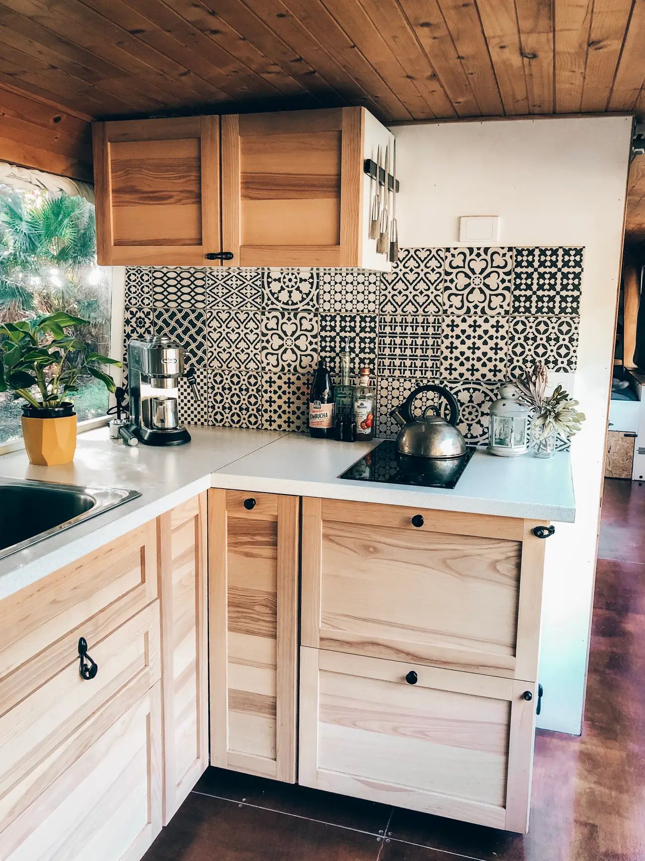 50 Photos Of Beautiful Tiny Homes That Will Make You Want To Downsize In 2020 Tiny House Kitchen Tiny Kitchen Home Kitchens