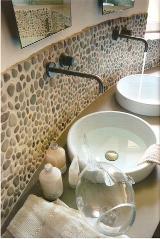 Die Kunst der Natur kann auf so viele Arten genutzt werden ... Ich liebe dieses Badezimmer für seinen Stil, seine Sauberkeit und sein organisches Gefühl ... - Dusty Teaf - #art #Bathroom #cle - Ansichten