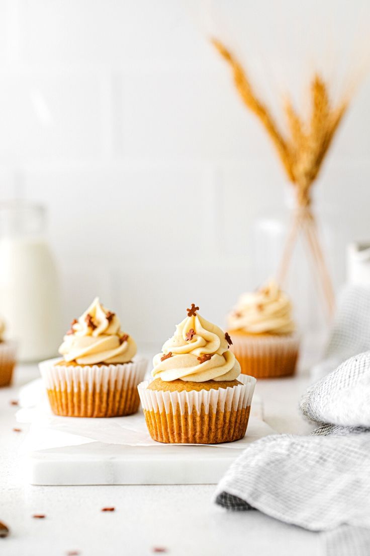 Gingerbread cupcake with salted caramel buttercream sprinkled with mini gingerbread men candy sprinkles. Gingerbread Cupcakes, Christmas Gingerbread, Christmas Cupcakes Recipes, Cupcake Recipes, Caramel Buttercream, Favorite Desserts, Salted Caramel, Sprinkles, Save