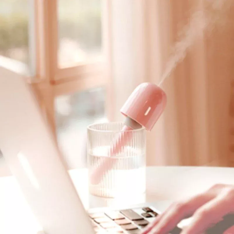Make your Hydration Station Portable | Multitasky Anywhere Portable Bottle Humidifier - Beauty News NYC - The First Online Beauty Magazine Home Office Design, Home Office Decor, Minimalist Home Office, Skin Drinks, Heather B, Glowing Skincare, Summer Skincare, Beauty Magazine, Water Glass