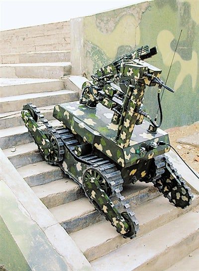 Chinese Army unveils new EOD robot
