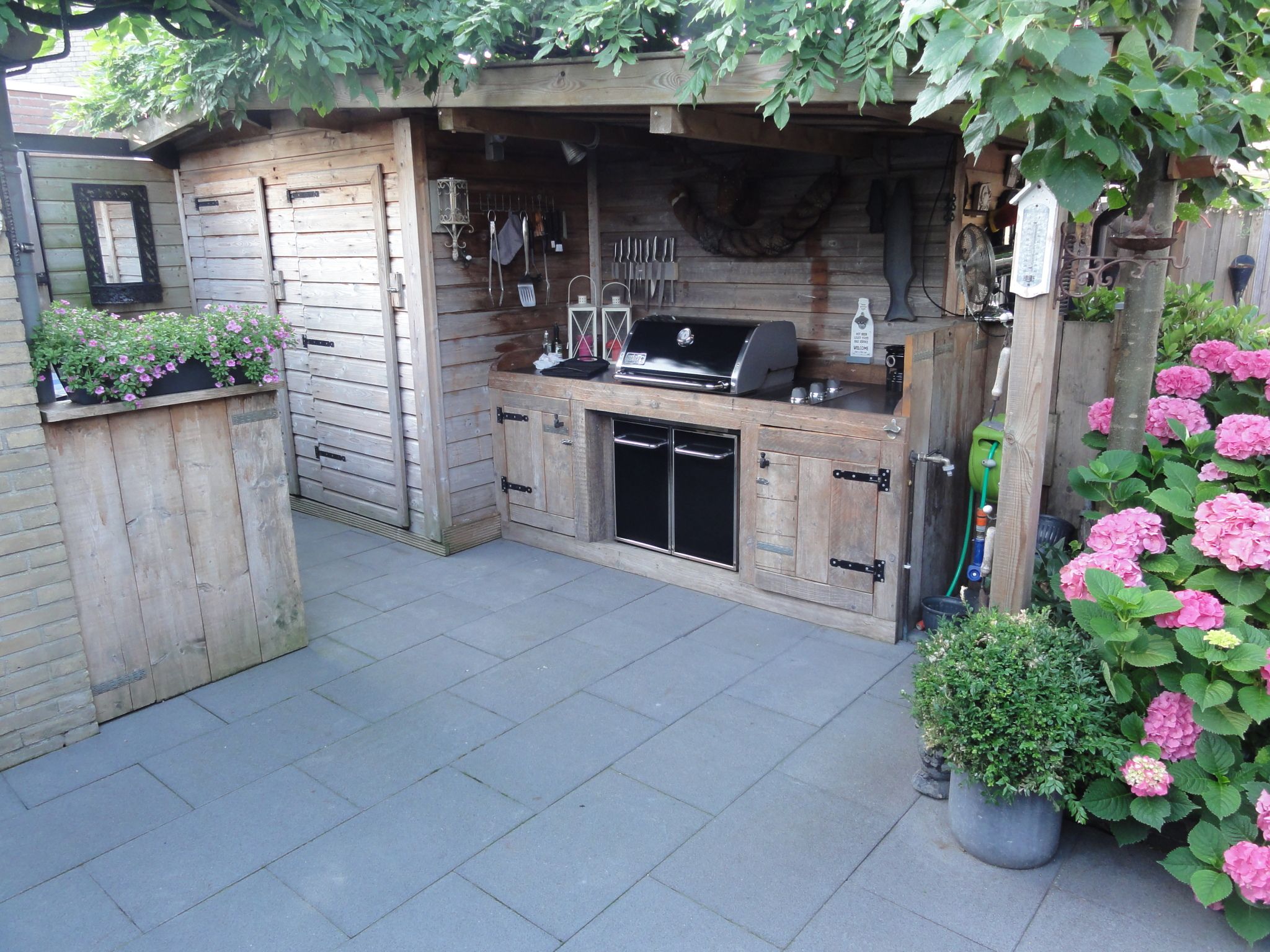 Tonen Naleving van eb weber genesis buiten keuken | Bbq shed, Backyard kitchen, Backyard patio