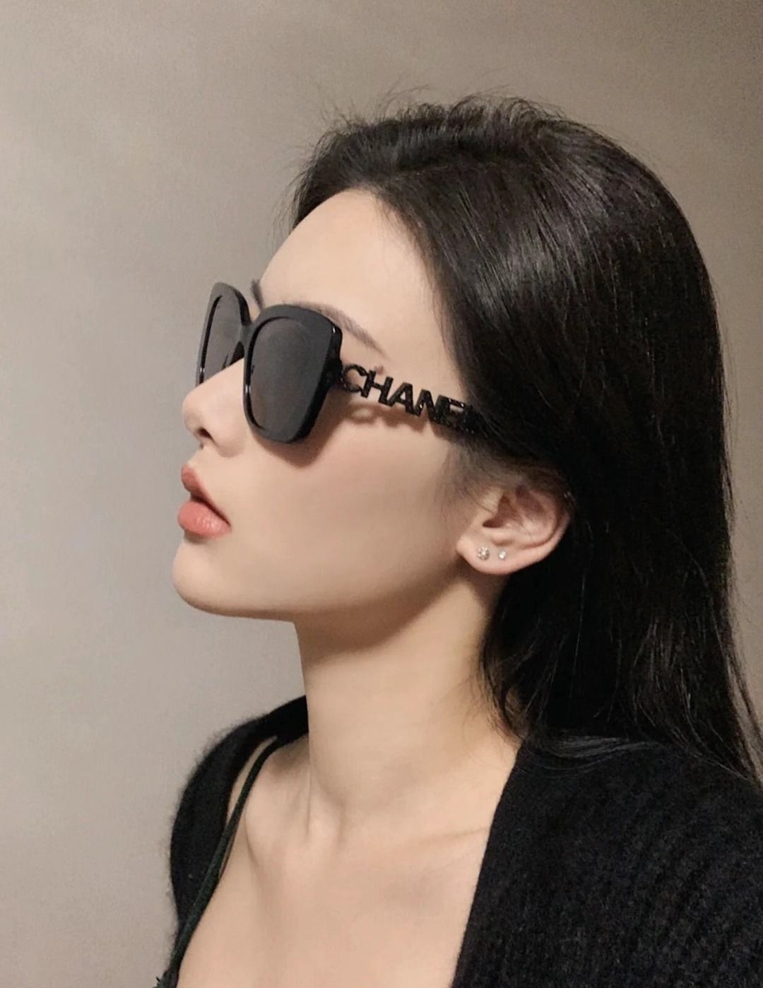 EYEWEAR WORLD — Log into Facebook Gold Jewelry Prom, Girly Jewelry, Hexagon Sunglasses, Square Sunglasses Women, Eyewear Lookbook, Eyewear Photography, Chanel Eyewear, Vintage Sunnies, Luxury Glasses