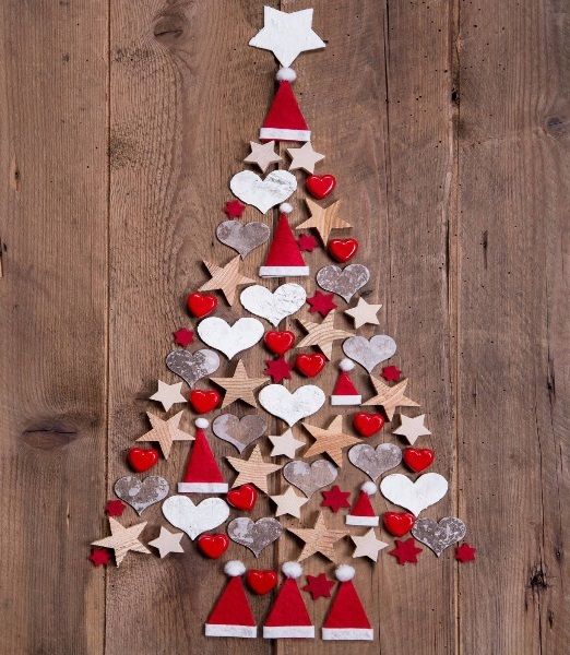 Una idea fácil y original de decoración navideña para la pared en casa de un árbol de fieltros y cartulinas para la decoración de la pared Easy Christmas Decorations, Christmas Crafts For Kids, Christmas Crafts Diy, Christmas Projects, Simple Christmas, Christmas Art, Christmas Holidays, Christmas Ornaments, Beautiful Christmas