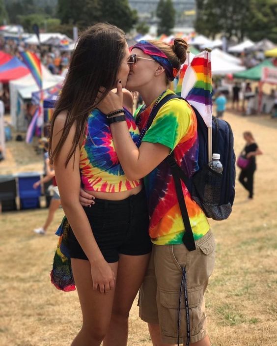 Die 5 besten Dating-Seiten: Wo und wie findest du die tollsten Frauen online? dating seite lesbe