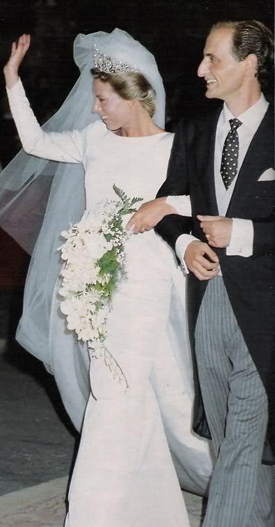 Wedding Of Her Excellency Doña Simoneta Gómez Acebo Y De Borbón September 1990 The Bride And Groom Royal Brides Royal Weddings Royal Family Portrait