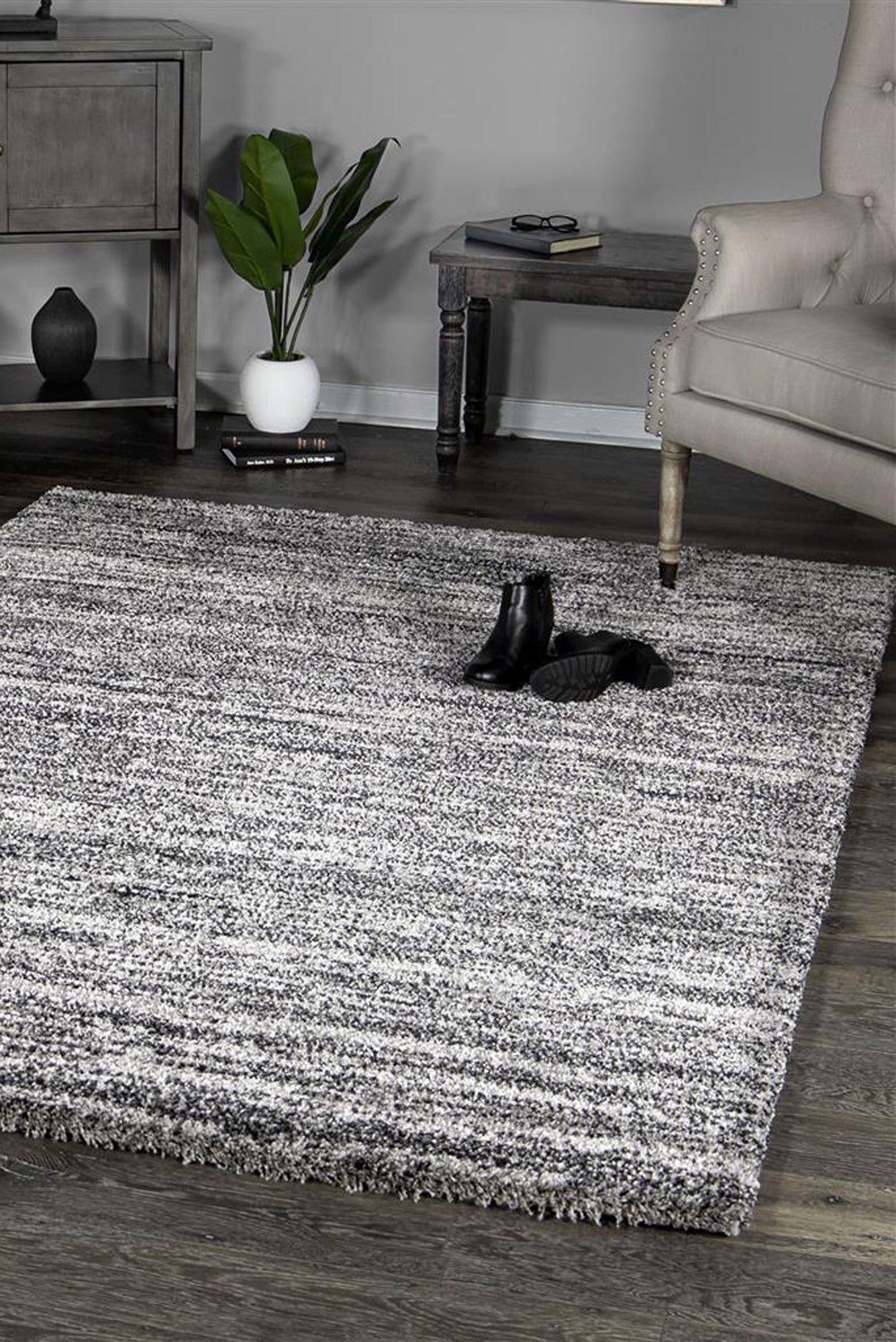 Palace Modern Plain Rugs 8085-BlackA premium thick heavy rug the luxury Palace collection weighs 5kg per m2 which feels super soft underfoot. Clean and simple these solid colour rugs make decorating easy as they can match any interior style. Style: Palace Material: Frisee Polypropylene Solid Color Rug, Plain Rugs, Rugs Australia, Rug Making, Interior Styling, Palace, Feels, Heavy, Thick