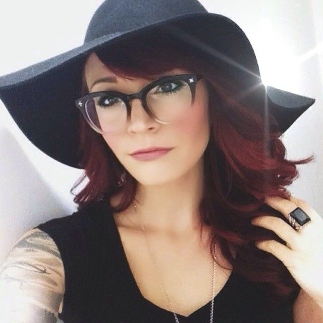 Taryn Thomas sport glasses