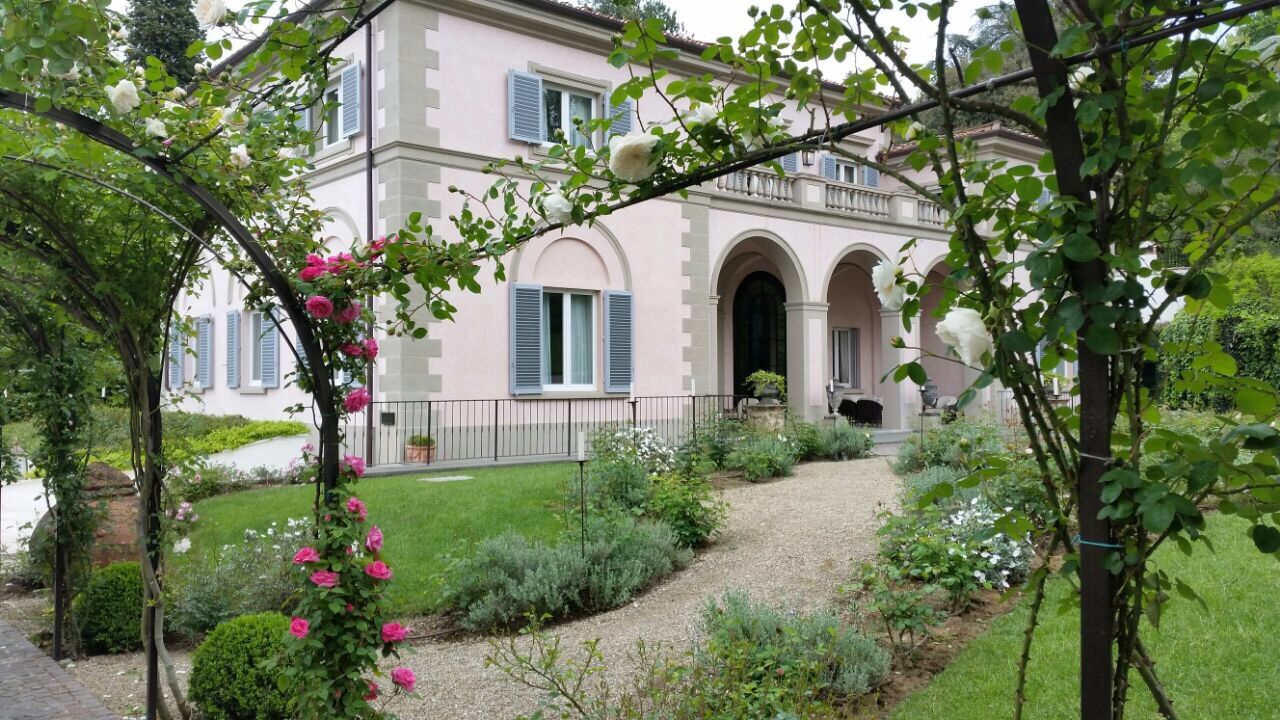 The beautiful grounds of Villa Cora. VillaCora Roses