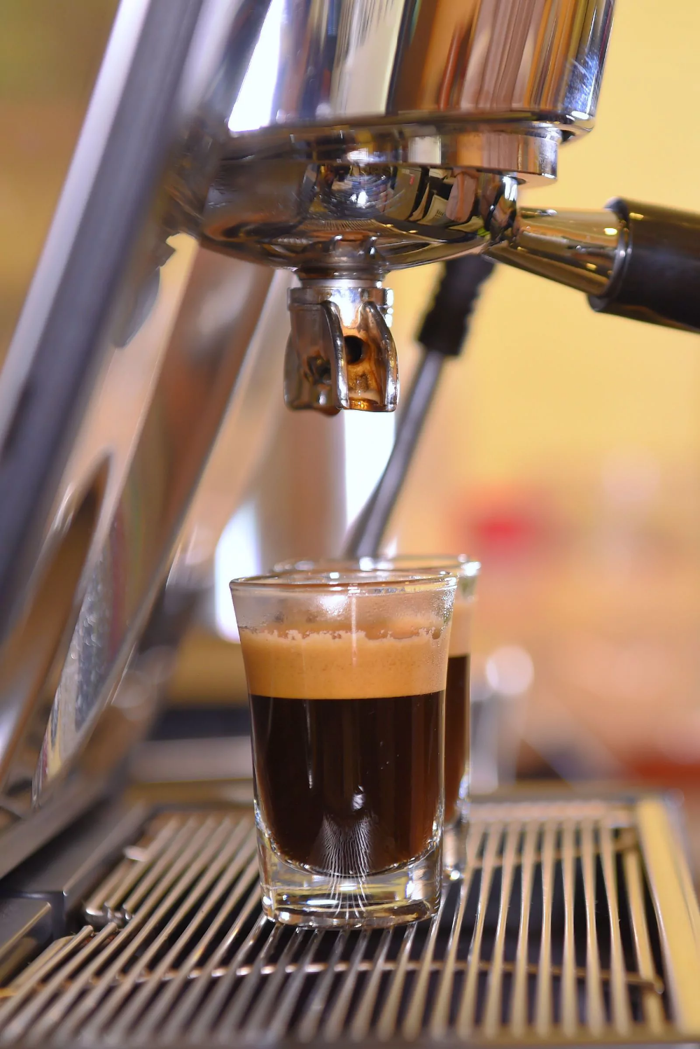 Espresso machine brewing a cup Espresso At Home, Home Espresso Machine, Automatic Espresso Machine, Cappuccino Machine, Espresso Makers, Cappuccino Coffee, Espresso Machines, Milk Frother