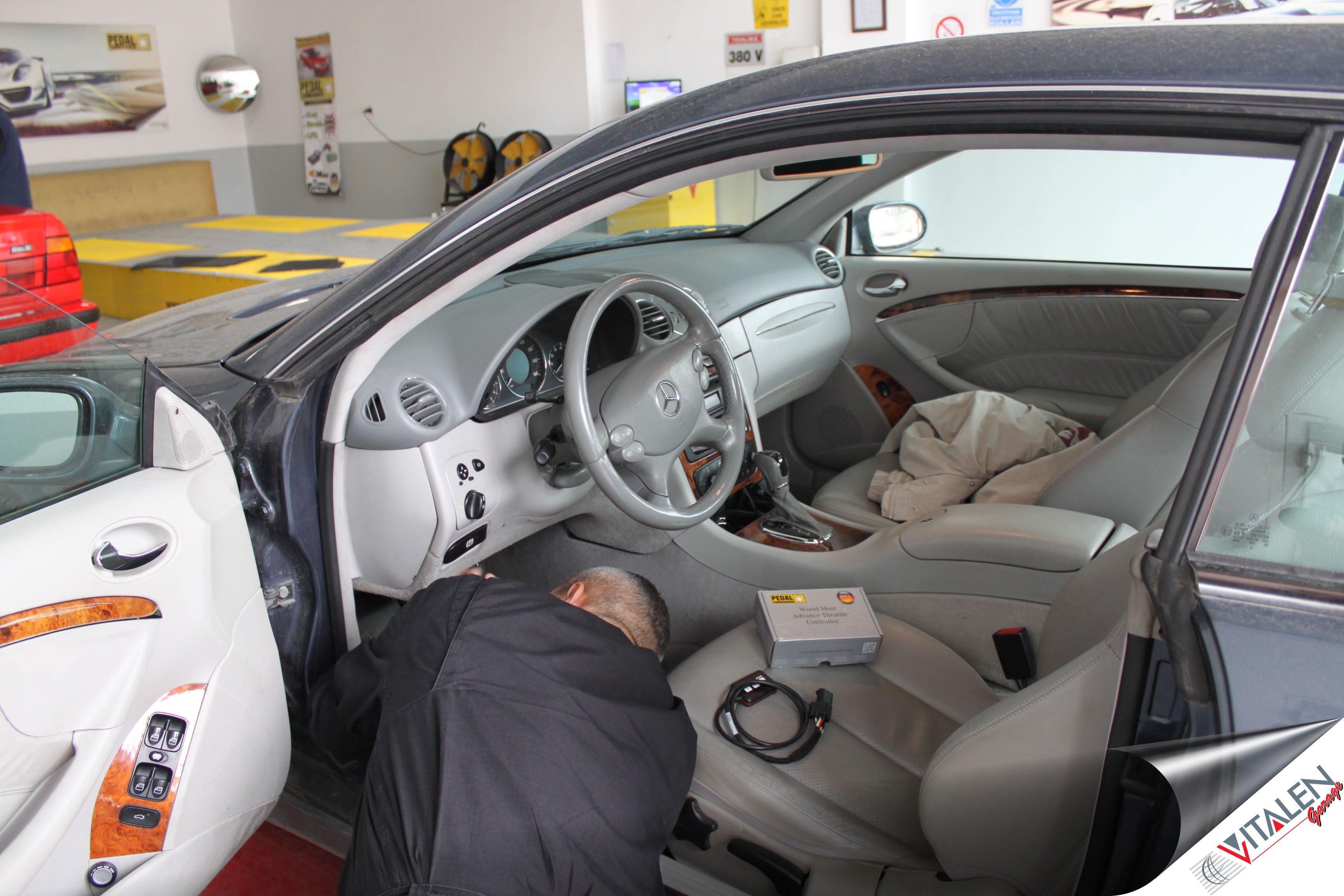 mercedes clk 240 araca yaptigimiz pedal commander uygulamasi sayesinde arac sahibi artik yokuslarda ki devir kaybini yasamadan daha keyifli bir suruse sah arac mercedes clk 240 araca yaptigimiz pedal commander uygulamasi sayesinde arac sahibi artik yokuslarda ki devir kaybini yasamadan daha keyifli bir suruse sah arac