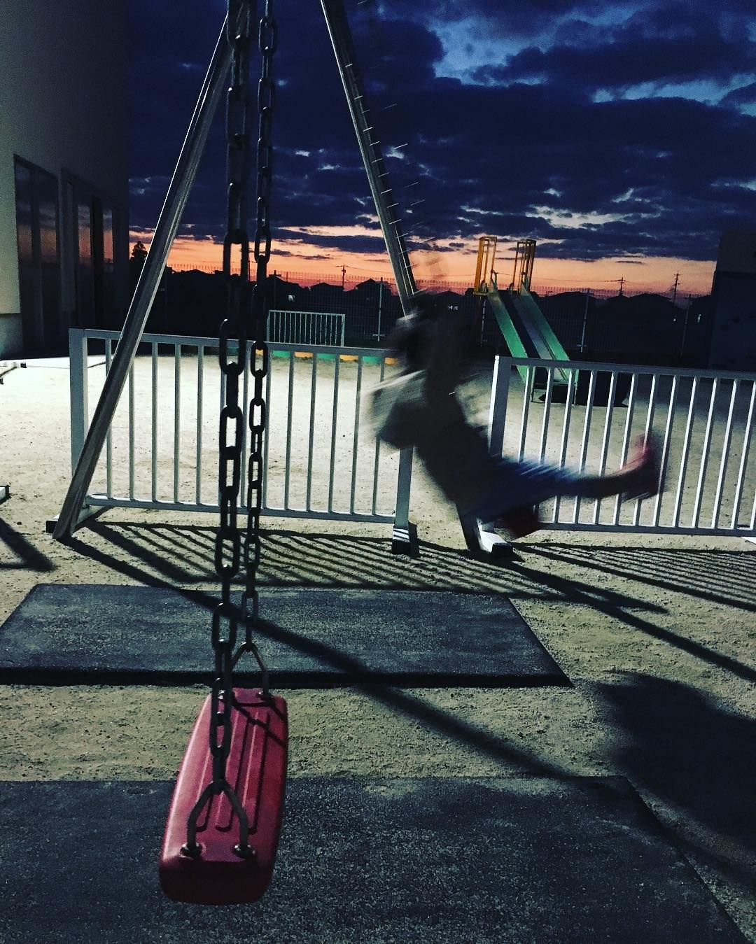 Takuya Aiura On Instagram 保育園のお迎え まだまだ遊び足りない我が子 保育園 子供 ブランコ 夕日 夜 Outdoor Porch Swing Outdoor Decor Takuya Aiura On Instagram 保育園のお迎え まだまだ遊び足りない我が子 保育園 子供 ブランコ 夕日 夜 Outdoor Porch Swing Outdoor Decor
