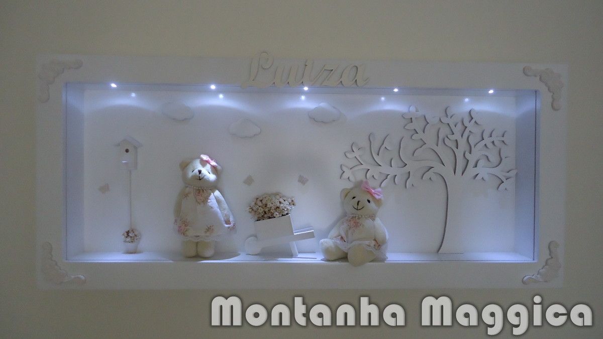 O painel ursinha rosa é fabricado em MDF com iluminação interna de LED que funciona com 02 pilhas AA já inclusas. <br> <br>É fabricado em MDF laqueado com laca de alta qualidade, tem detalhes com ursos de pelúcia com roupinhas em tecido 100% algodão, e pequenas peças em resina e MDF. <br> <br>Pode ter o nome do bebe, valor a parte. <br> <br>CLIQUE NAS FOTOS AO LADO PARA AMPLIAR A IMAGEM E CONFERIR MAIS OPÇÕES. Personalised Frames, Personalized Gifts, Frame Crafts, Diy Crafts, Baby Kids, Baby Boy, Shadow Box Art, Gift Business, Nursey