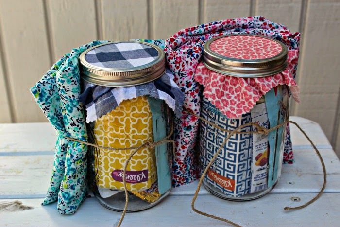 Girls Weekend Gift in a Mason Jar Easy Diy Gifts, Simple Gifts, Cool Gifts, 20 Gifts, Homemade Gifts, Party Gifts, Party Favors, Mason Jar Terrarium, Mason Jars