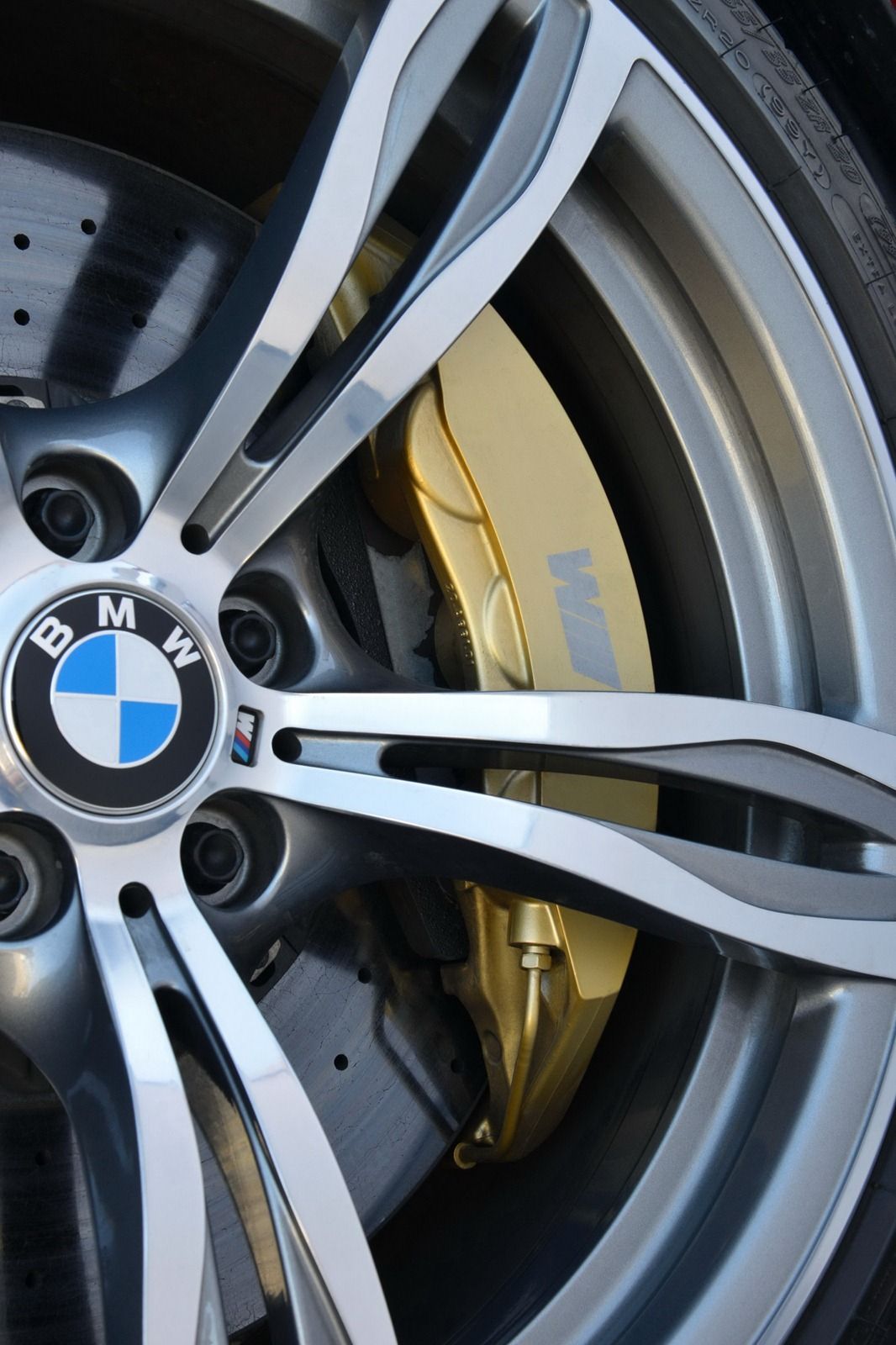 Pin By Lomiize Tang On Car Wheel Bmw Wallpapers Bmw Bmw Cars