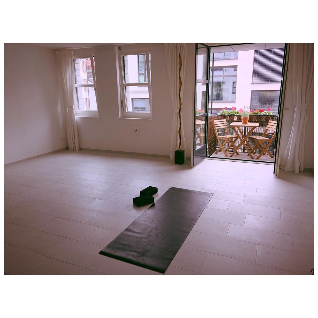 Morning Yoga at home 🧘🏻♀️ #yoga #fitness #meditation #yogalife #yogainspiration #love #yogaeverydam...