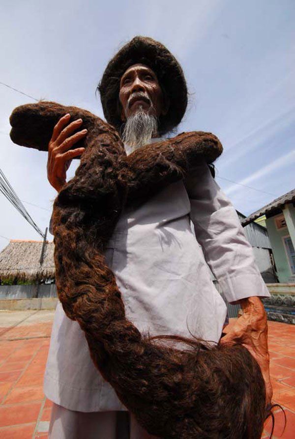 The woman with the longest locs in the world 