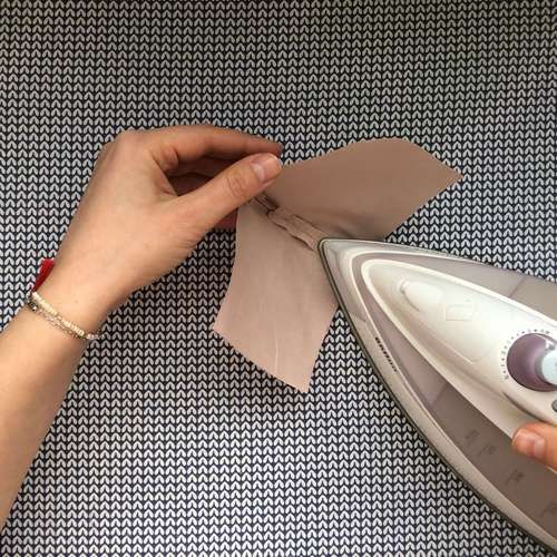 Covid-19 Fabric Face Mask Tutorial Diy Mask, Diy Face Mask, Family Budget, Sewing Clothes, Mask Design, Mask Making, Fabric, Tejido, Tela