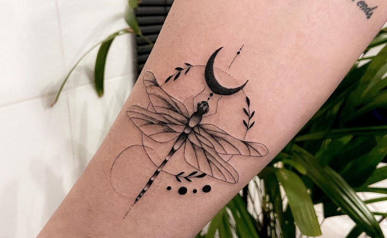 Dream Tattoos, Mini Tattoos, New Tattoos, Body Art Tattoos, Small Tattoos, Tatoos, Dragonfly Tattoo Design, Tattoo Designs, Tattoo Ideas